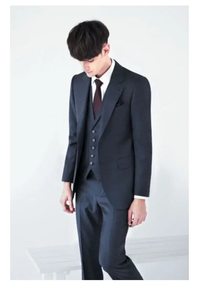 [100/34] Ermenegildo Zegna three-piece suit made in Korea