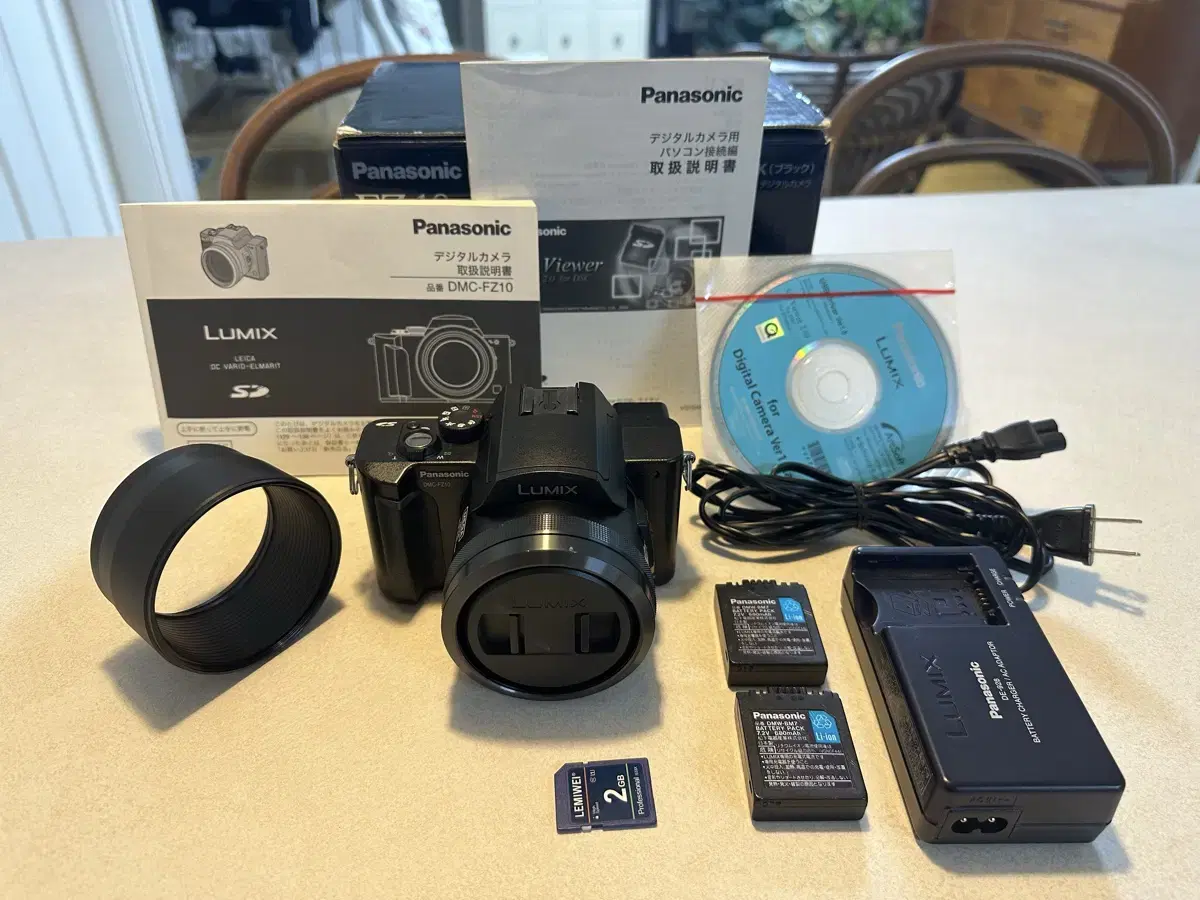 (Mint) Panasonic Lumix FZ10 Boxed Full Set