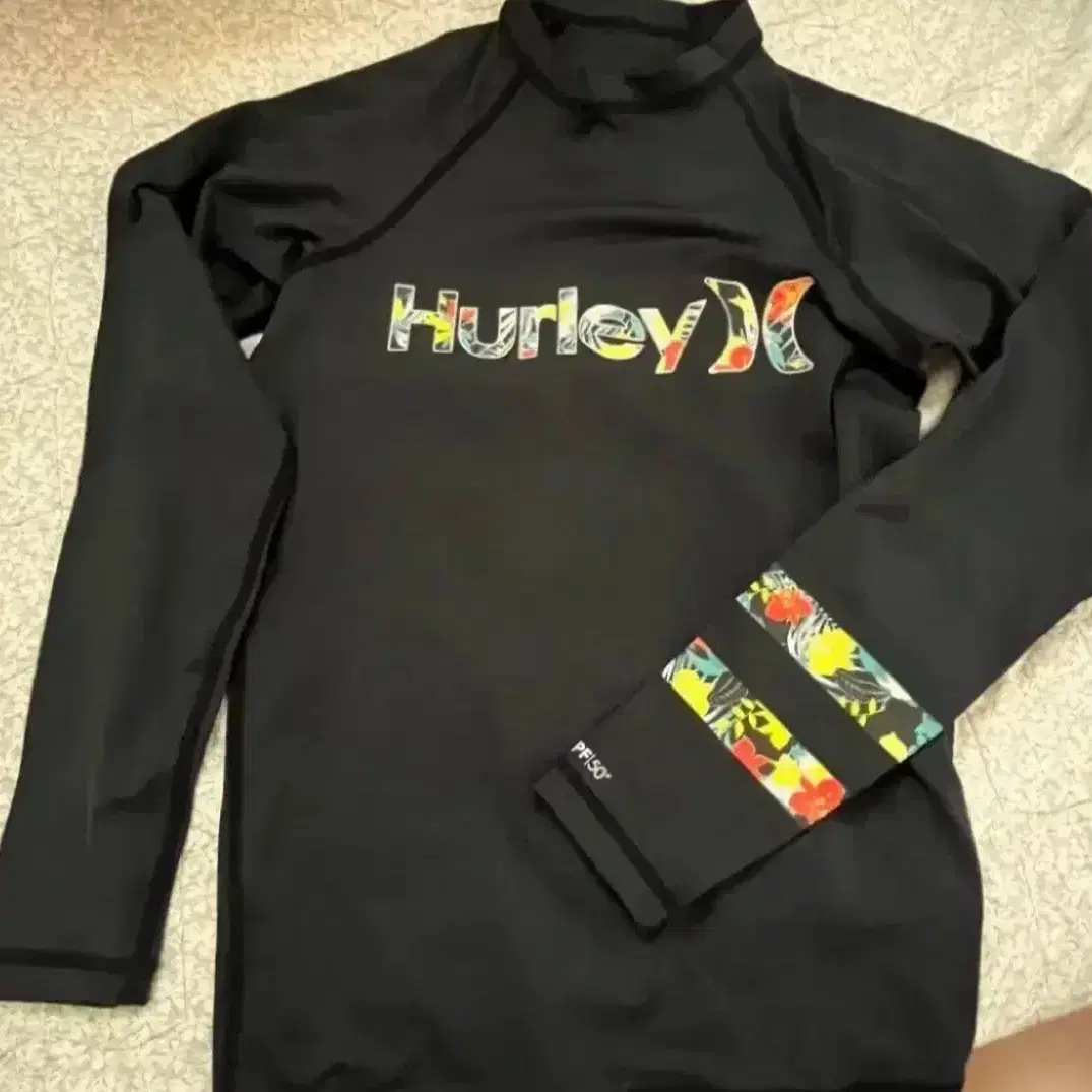 Hurley 헐리 래쉬가드 S사이즈