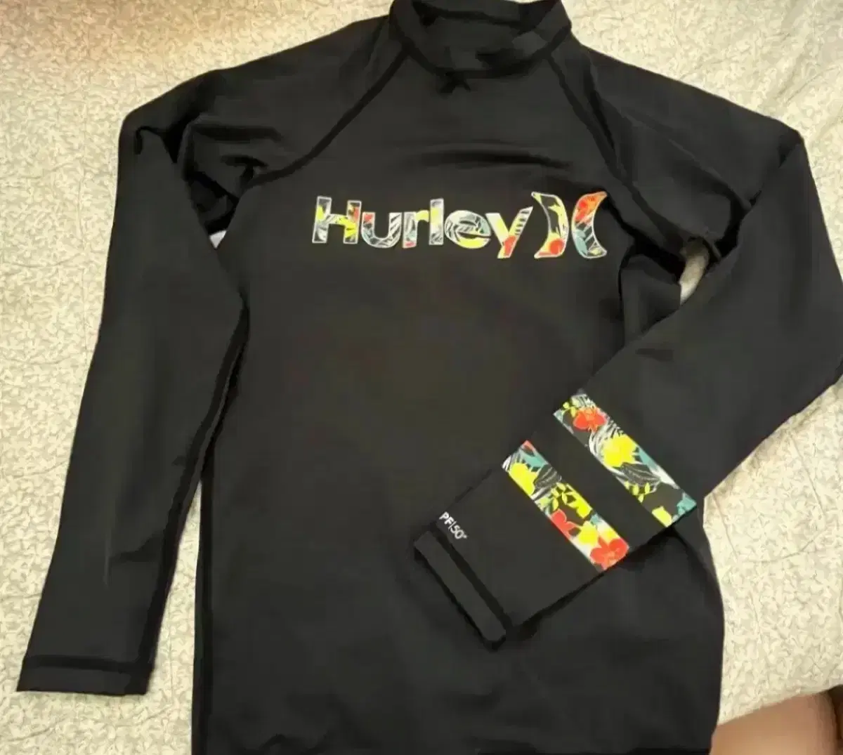 Hurley 헐리 래쉬가드 S사이즈