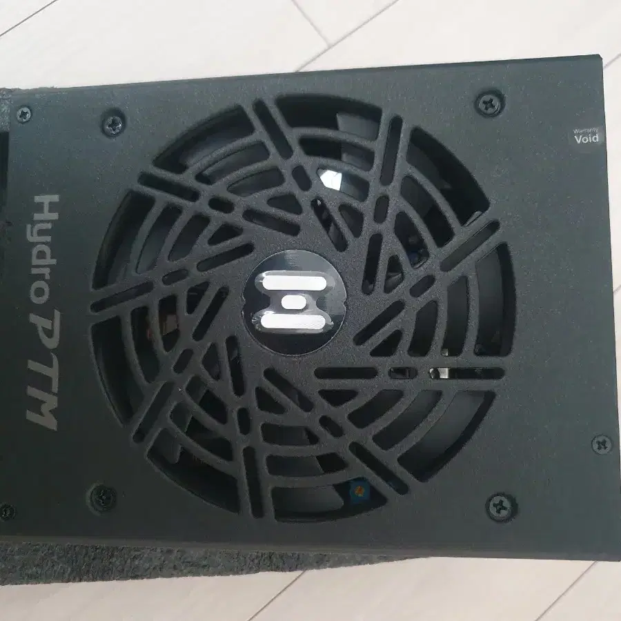 FSP Hydro-PTM 1200W 플래티넘 파워