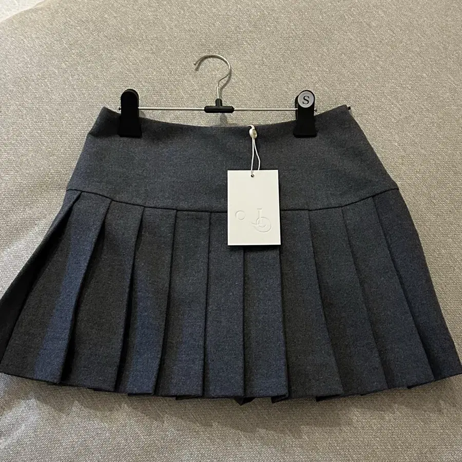 르플레인(Le plein) magaret pleats skirt