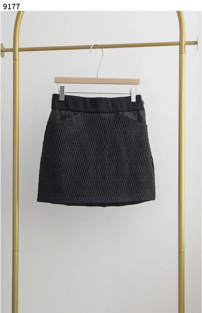 여성골프웨어 QUILTED H-LINE SKORTS