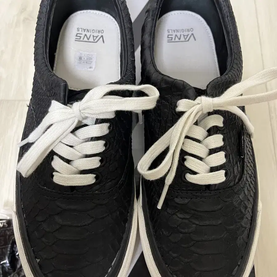 반스볼트x더블탭스 에라 아나콘다 블랙 US8 260 vans vault