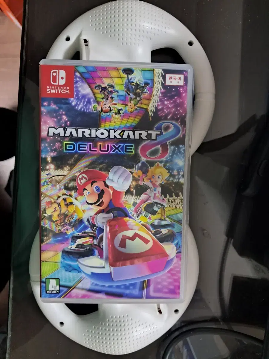 Nintendo Switch Mario Kart 8 Deluxe + 2 Wheels (Box X)