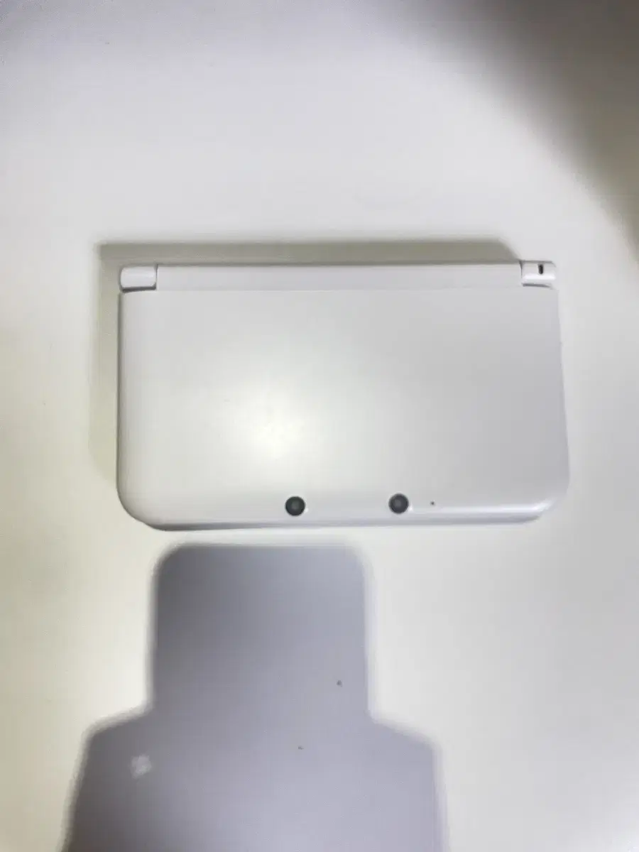 닌텐도 3ds XL 화이트 팔아요.  (구성품 다 있습니다.)