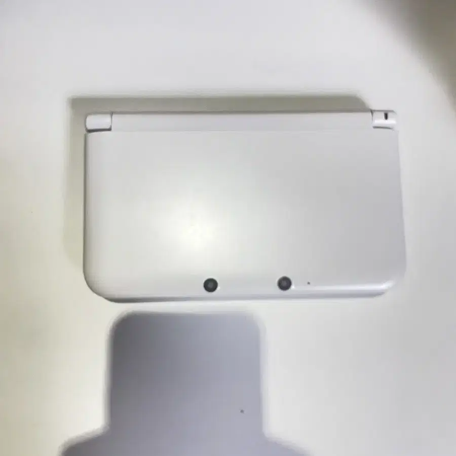 닌텐도 3ds XL 화이트 팔아요.  (구성품 다 있습니다.)