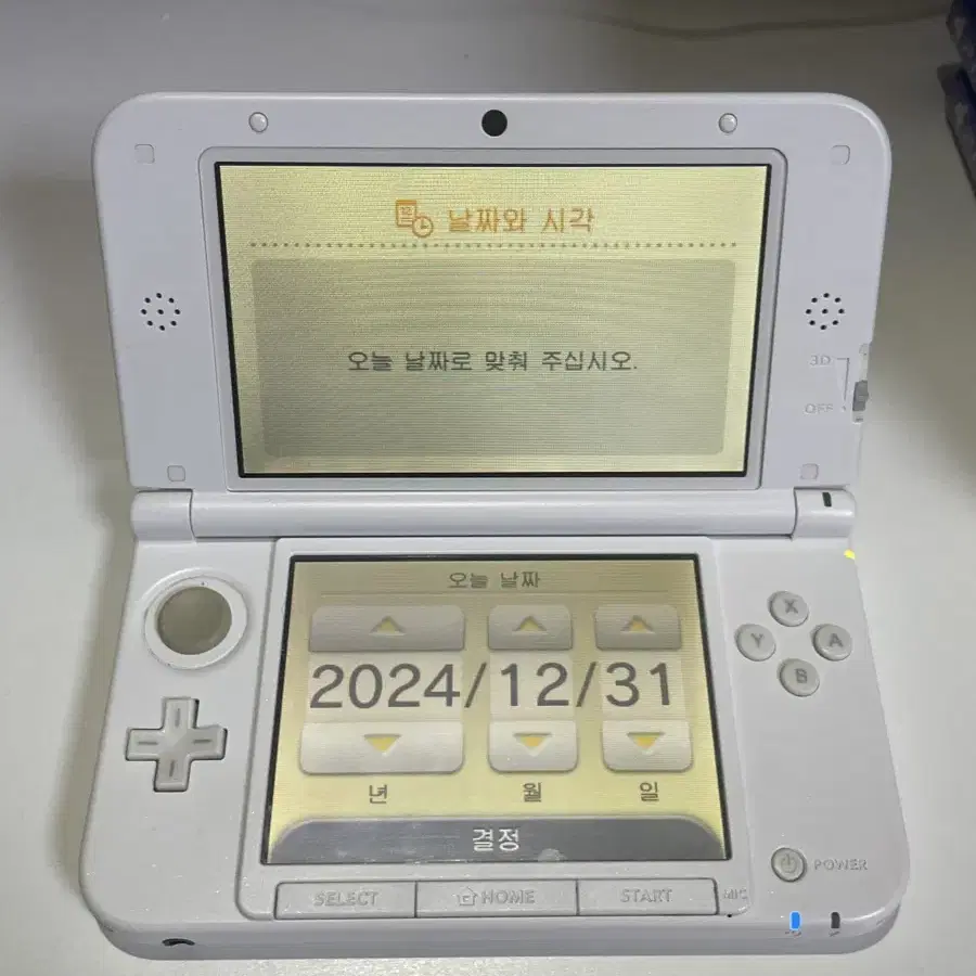 닌텐도 3ds XL 화이트 팔아요.  (구성품 다 있습니다.)