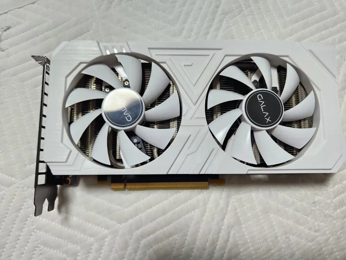 그래픽카드 GALAX 갤럭시 RTX2060 white D6 6GB 화이트