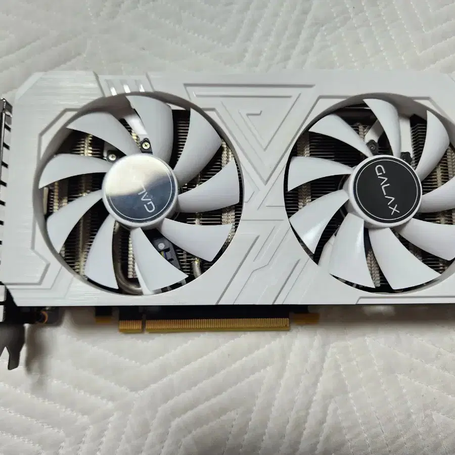 그래픽카드 GALAX 갤럭시 RTX2060 white D6 6GB 화이트