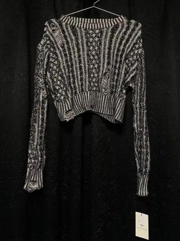 me+em select 빈티지 워싱 데미지 쇼트 니트