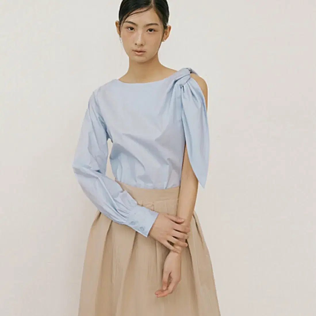 루시르주One Shoulder Scarf Blouse (sky blue)