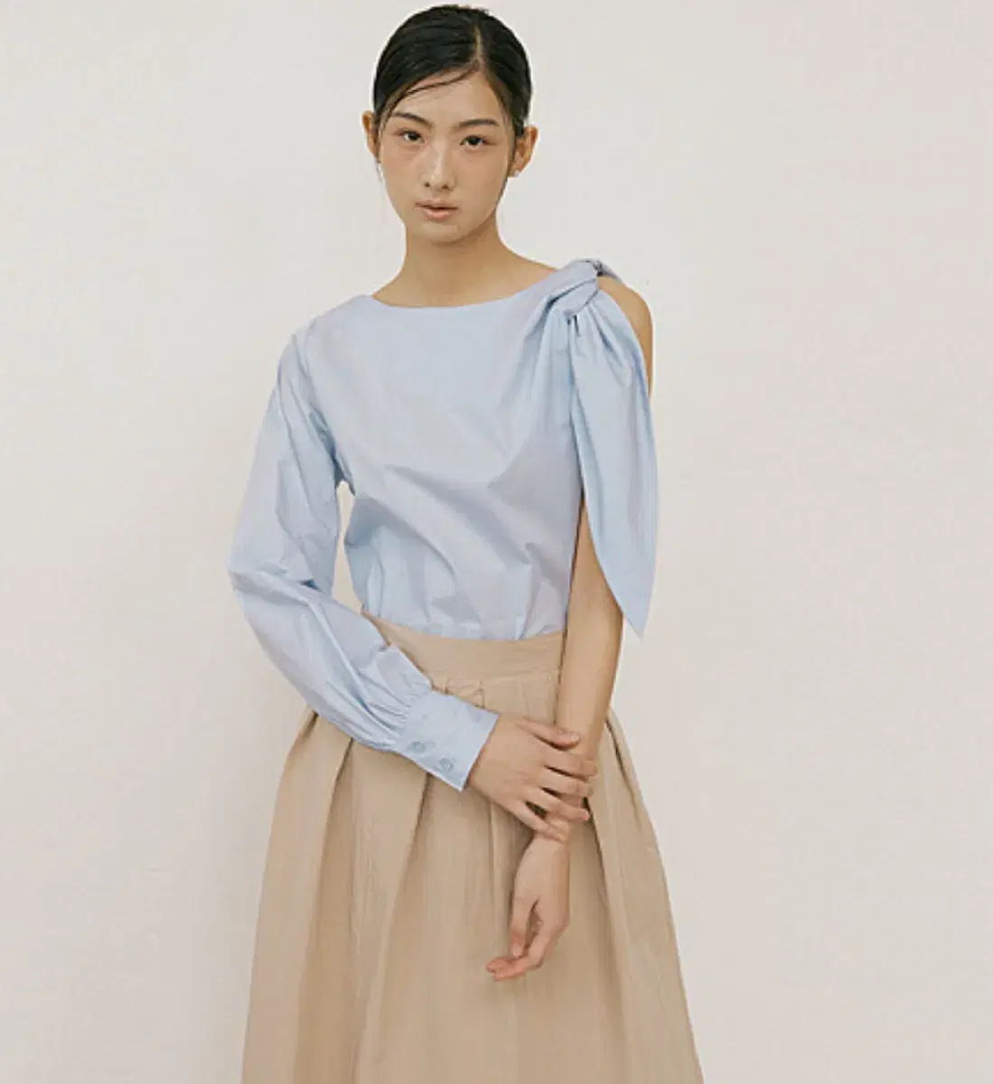 루시르주One Shoulder Scarf Blouse (sky blue)