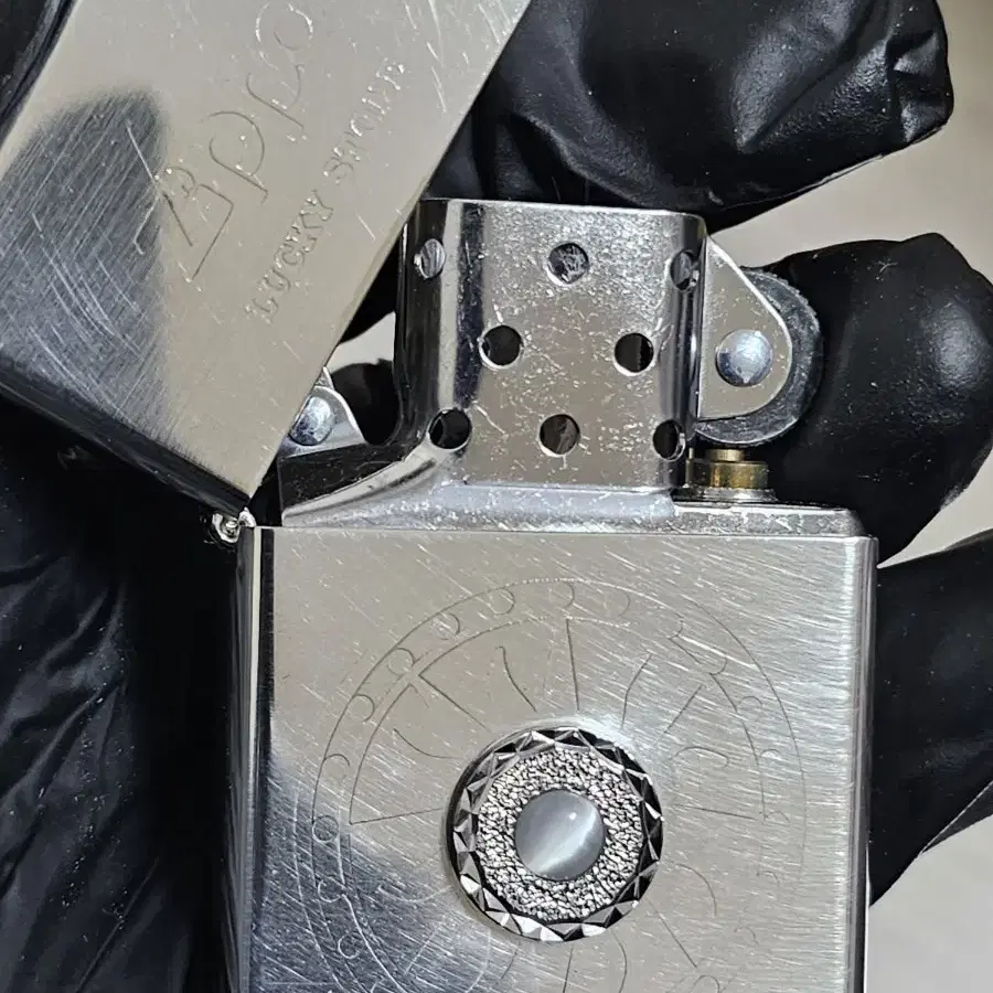 내용확인! zippo 럭키스톤 은도금(WHITE) 정품