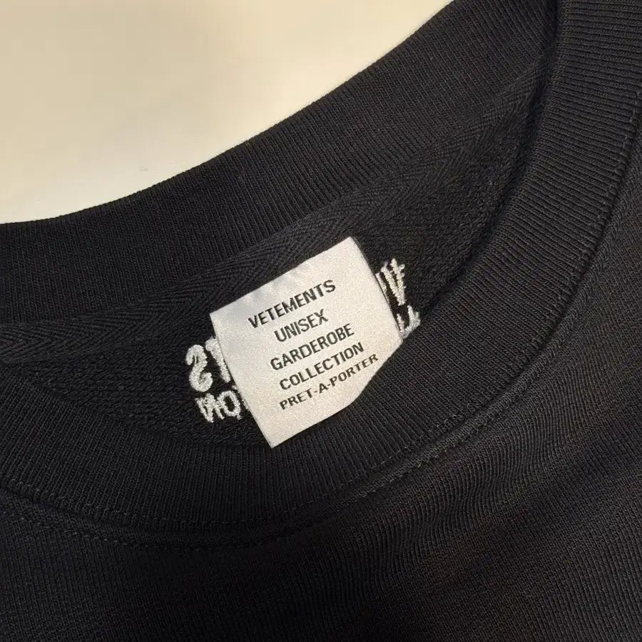 (XL) 베트멍  VETEMENTS  크루넥  블랙