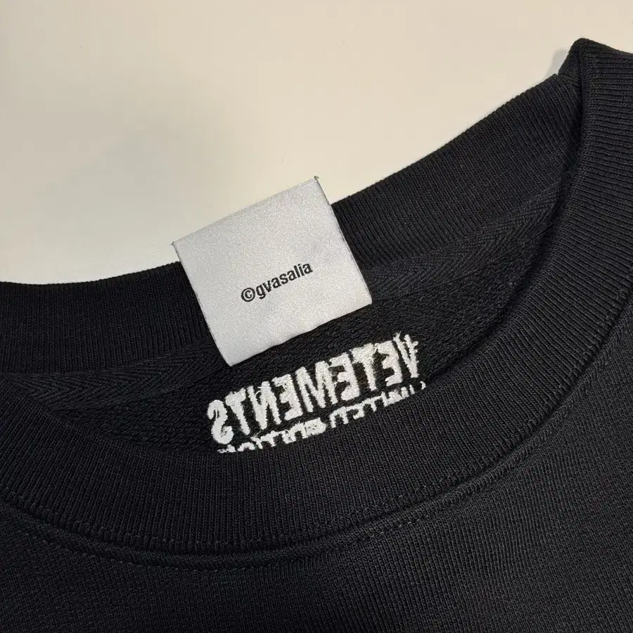 (XL) 베트멍  VETEMENTS  크루넥  블랙