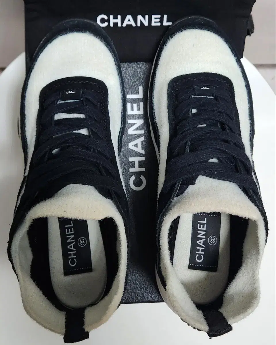 [Genuine] Chanel Sneakers Sneakers Logo Leather Knit Suede Black/White 40