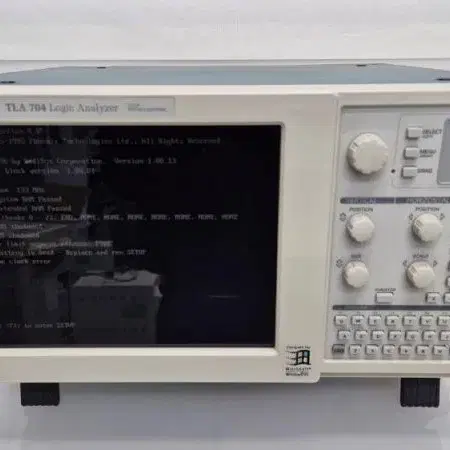 Tektronix TLA 704 Logic Analyzer