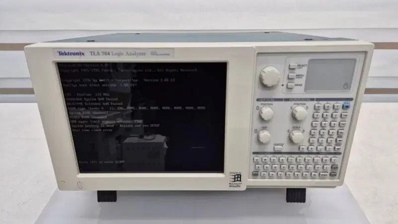 Tektronix TLA 704 Logic Analyzer