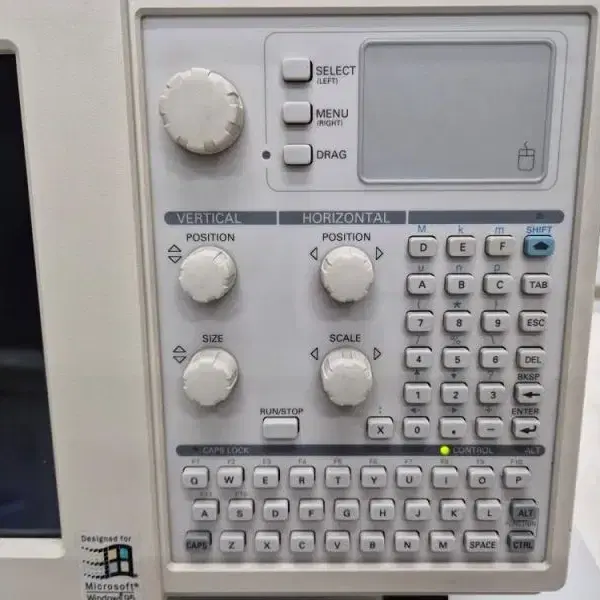 Tektronix TLA 704 Logic Analyzer