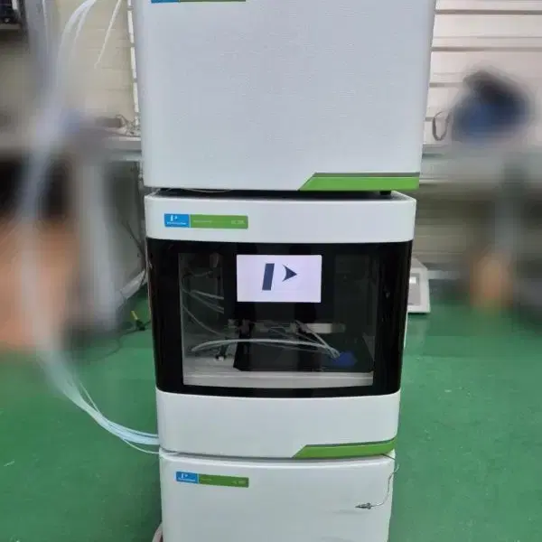 Perkin Elmer LC 300 HPLC