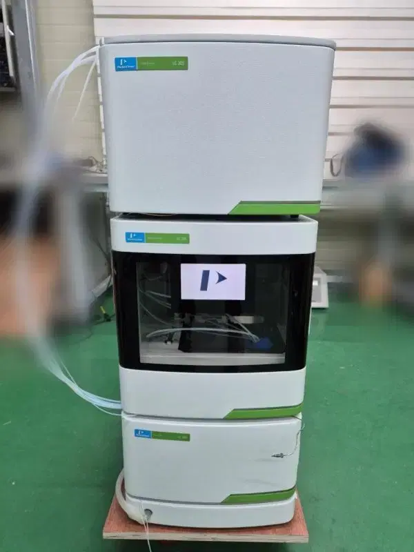 Perkin Elmer LC 300 HPLC