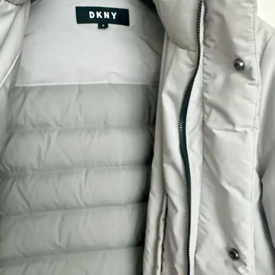 DKNY 고급 거위털패딩