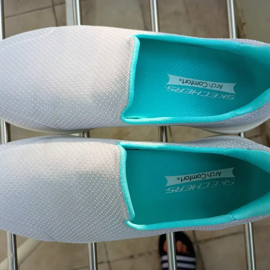 Skechers Slip On Shoes 스케쳐스 슬립온 아치 컴포트 2