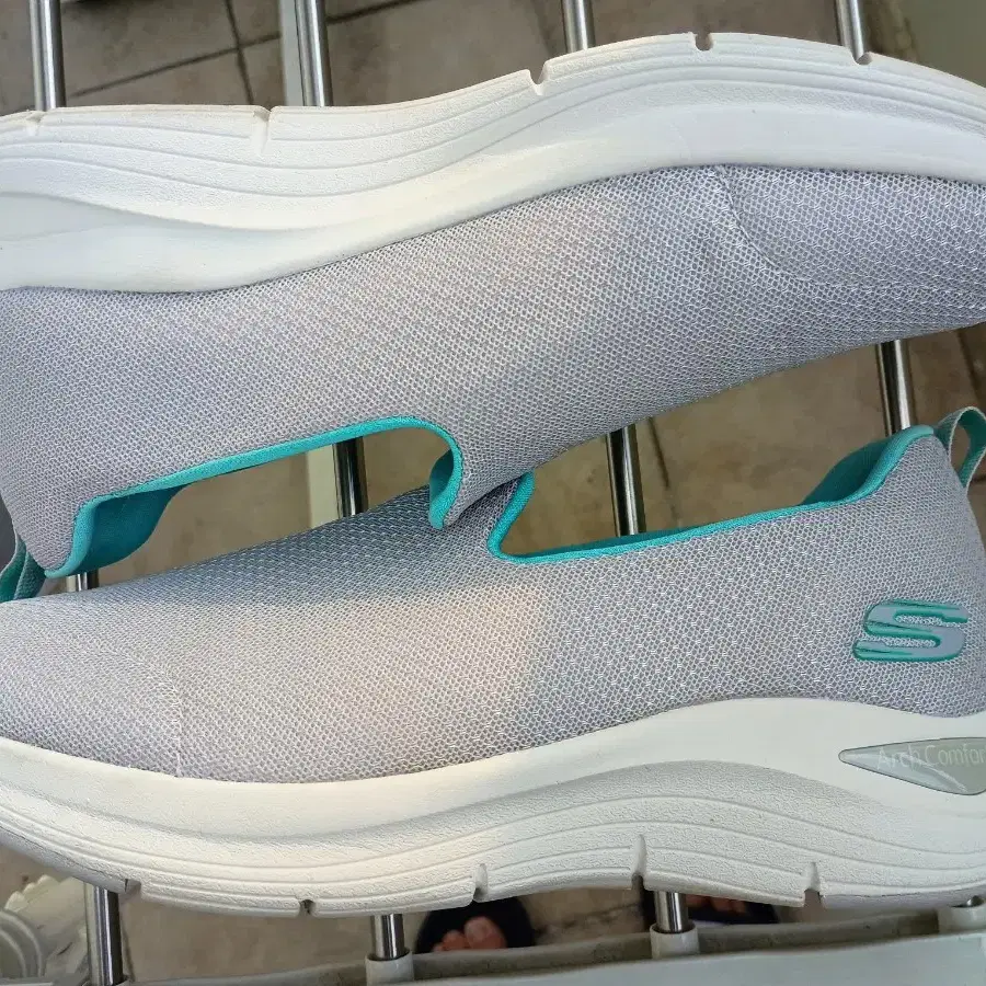 Skechers Slip On Shoes 스케쳐스 슬립온 아치 컴포트 2