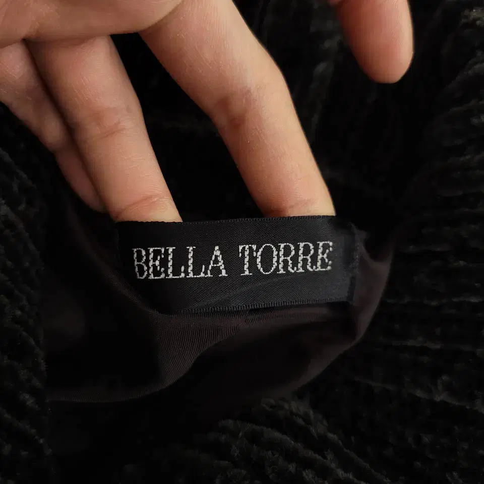 BELLA TORRE 블랙 더블포켓 벨벳 벨루아 코듀로이 숄카라넥 버튼