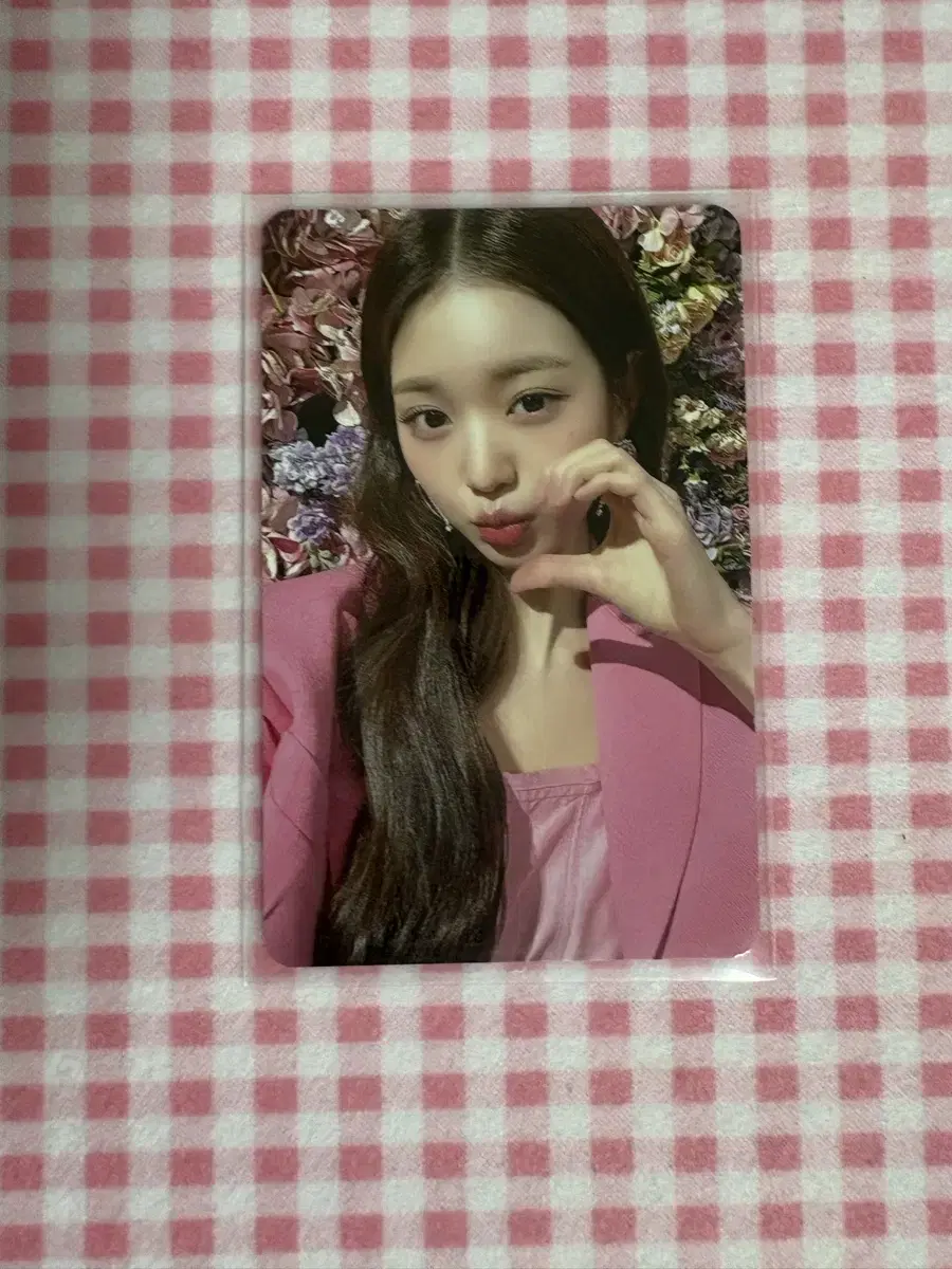 ive wonyoung promquin random photocard pack selfie