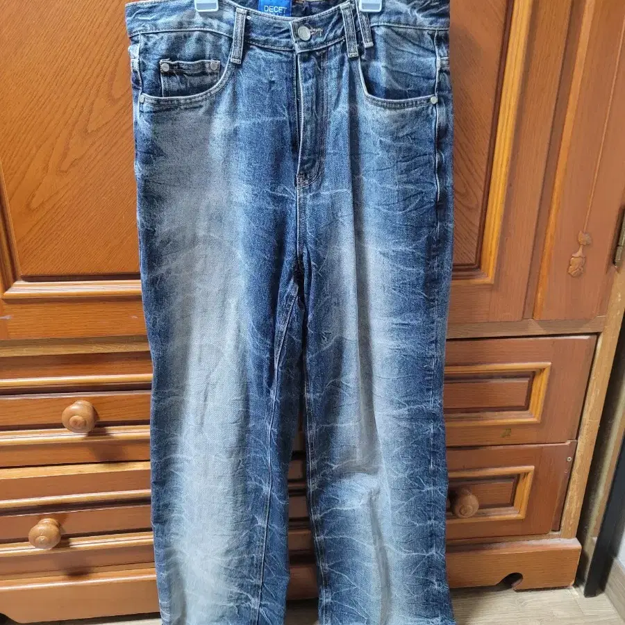 데케트 워싱 데님 Bleach & Crinkle Washed Jeans