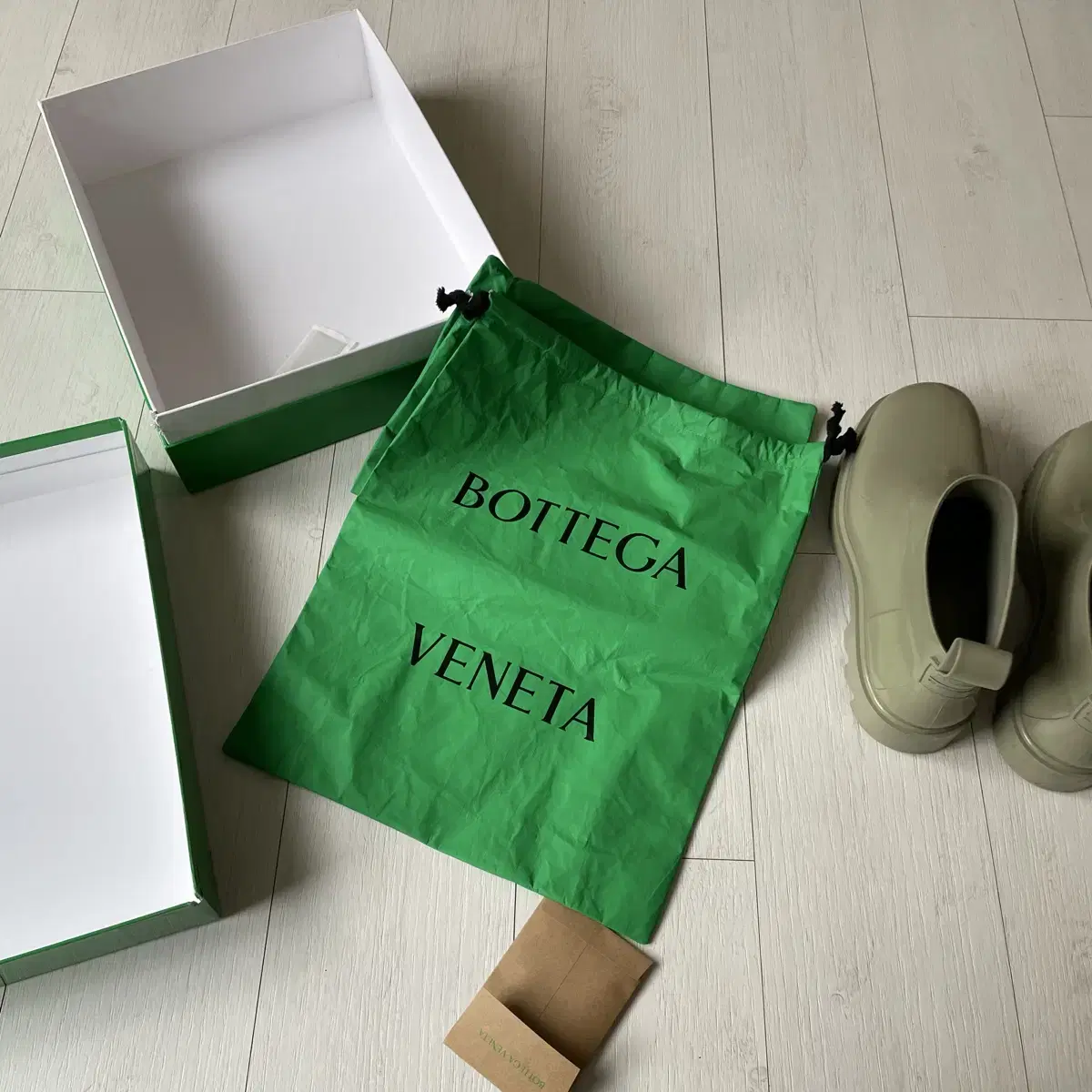 BOTTEGA VENETA 샤이니 러버부츠 43