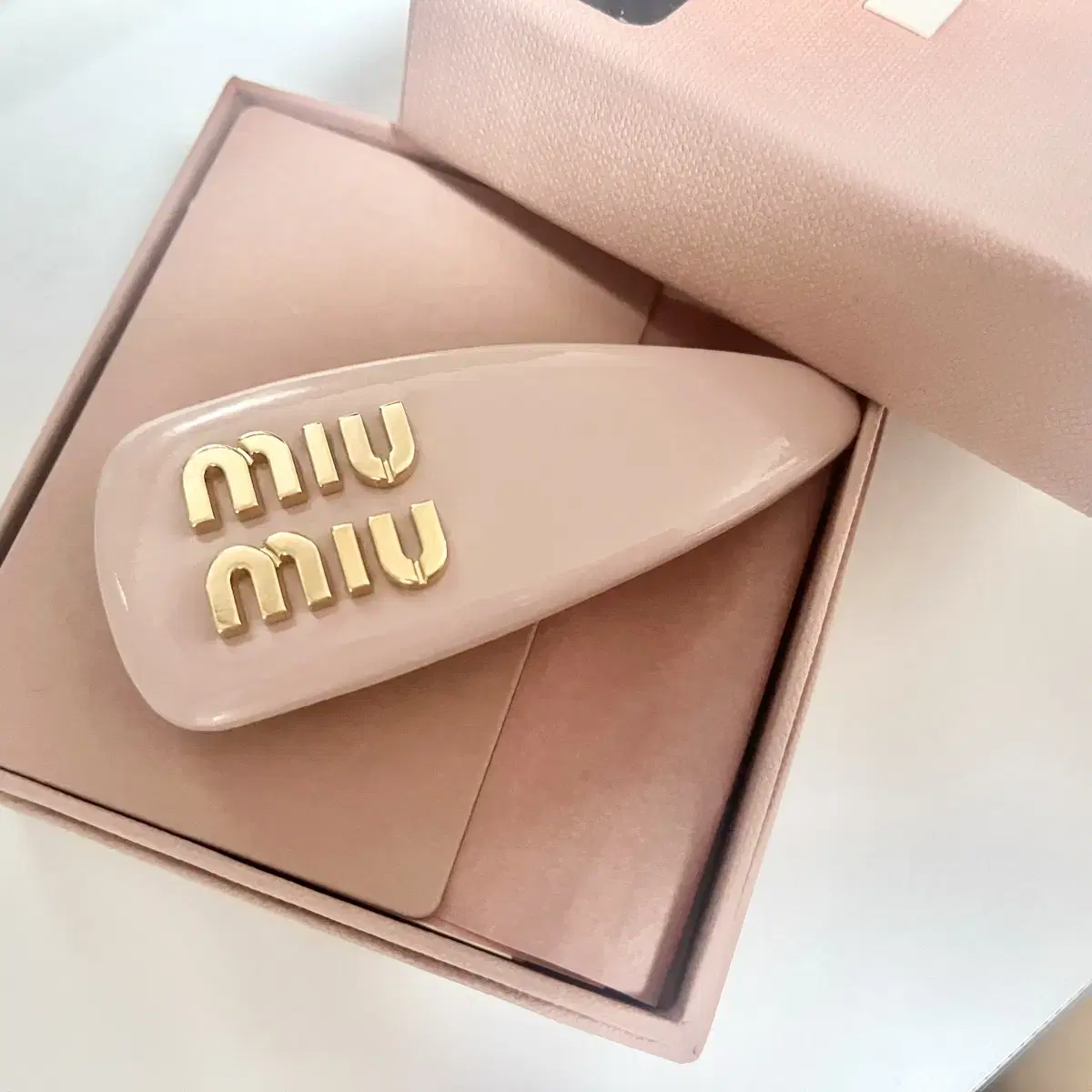 미우미우 헤어핀 핑크 miumiu