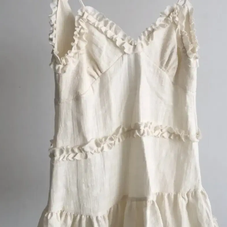 아델리오 frill sleeveless (크림)