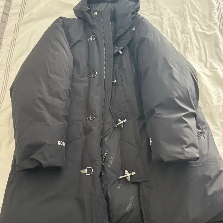 Supreme Gore-Tex 700-Fill Down Clip Park