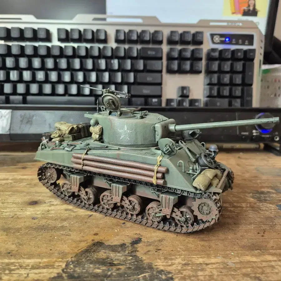 아카데미 1/35 M4A3 셔먼 프라모델 도색작