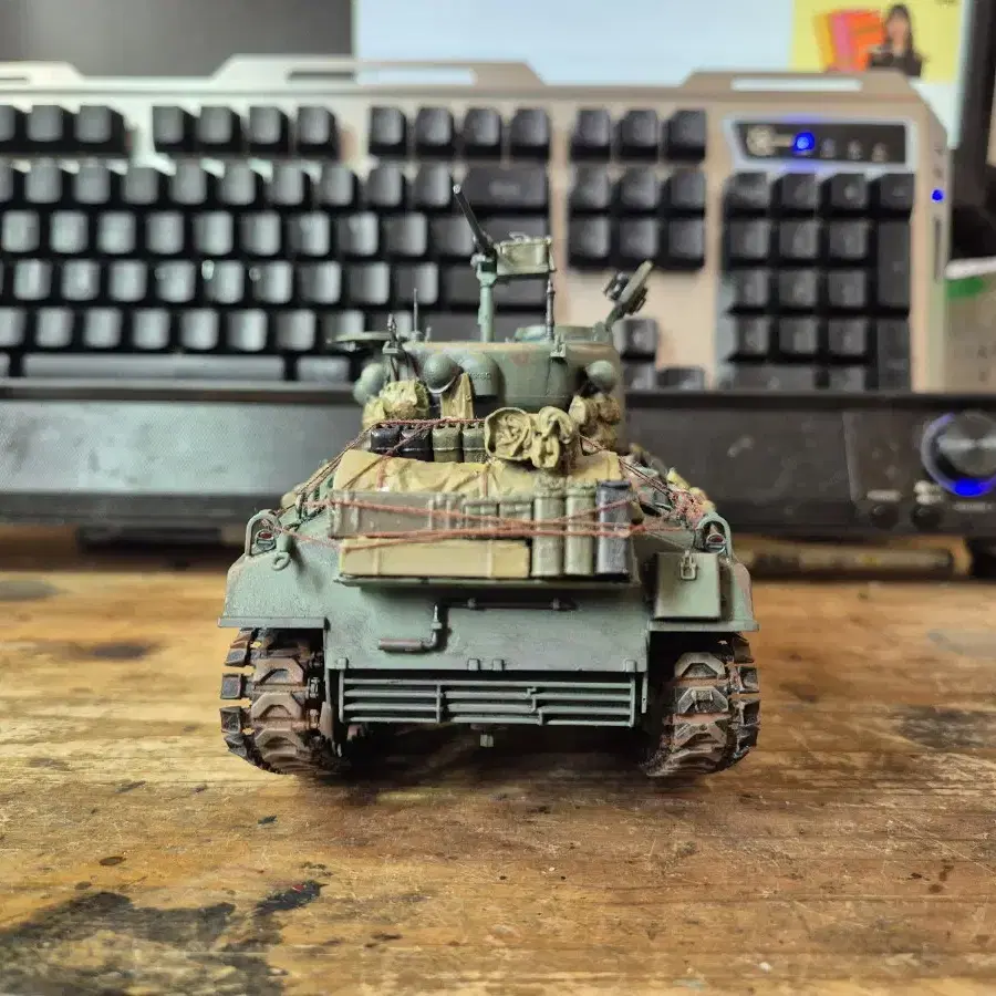 아카데미 1/35 M4A3 셔먼 프라모델 도색작