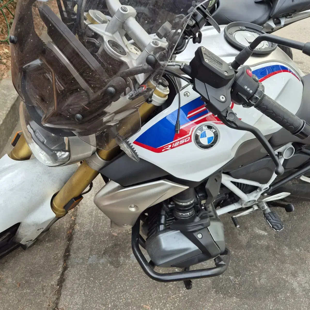 21년식 bmw r1250r 팝니다.2022년도 출고