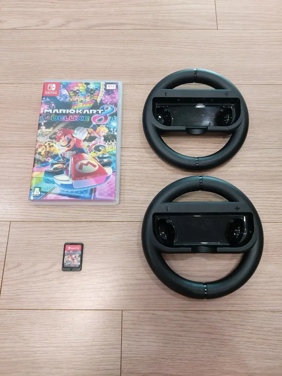 Nintendo Switch Mario Kart 8 Deluxe & 2 Handles