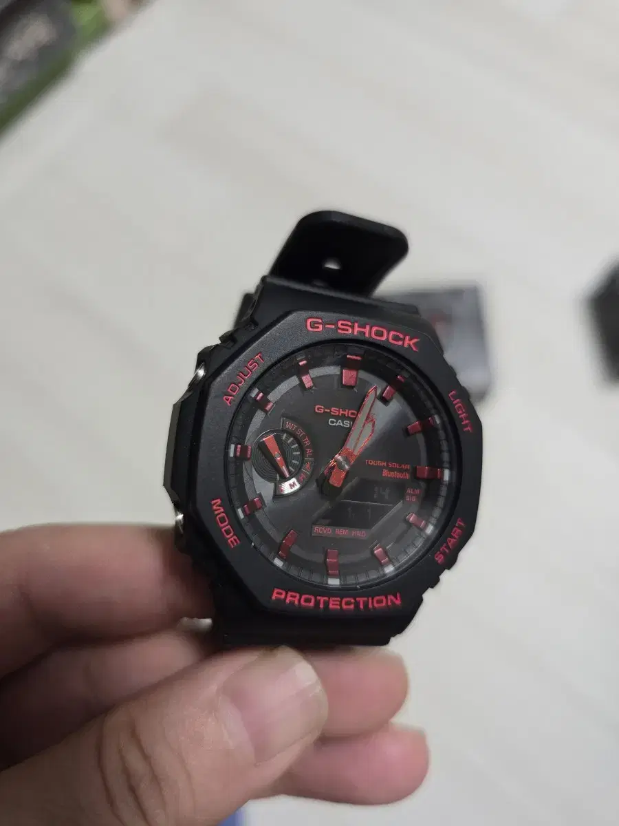 지샥 G-SHOCK GA-2100-1A1DR 블랙 레드 팝니다.