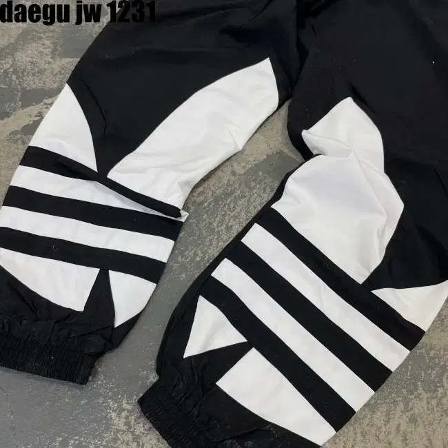 M ADIDAS PANTS 아디다스 바지