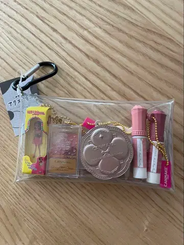 가챠로 채워진 캔 메이크업