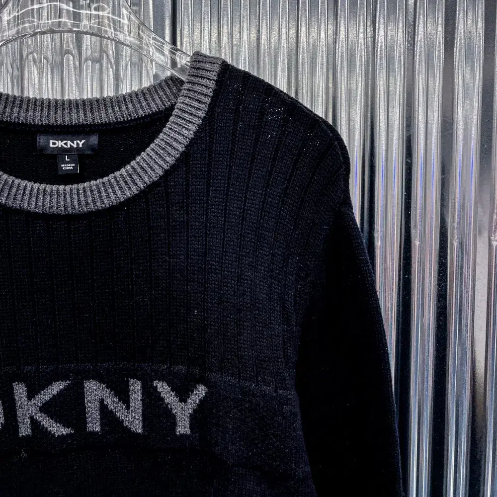 DKNY 코튼 라운드넥 니트 (국내 M) P937