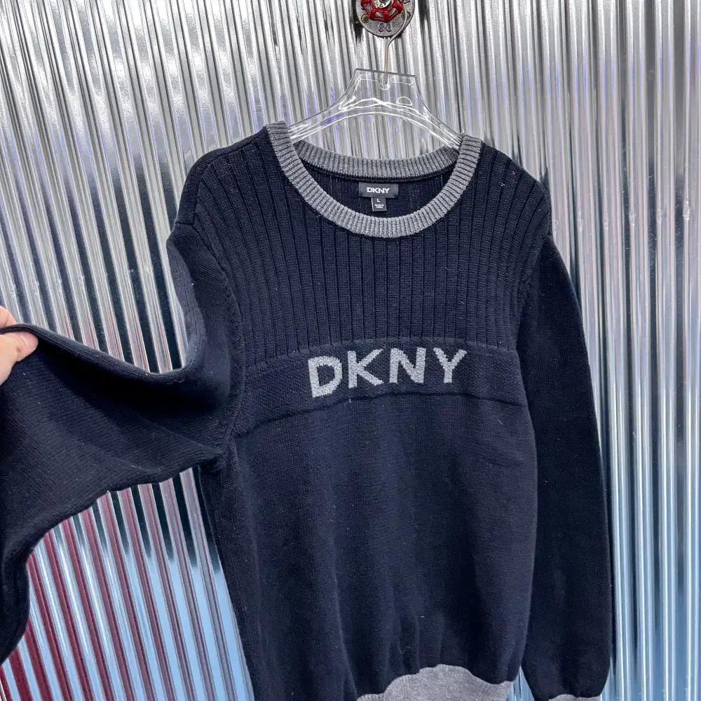 DKNY 코튼 라운드넥 니트 (국내 M) P937