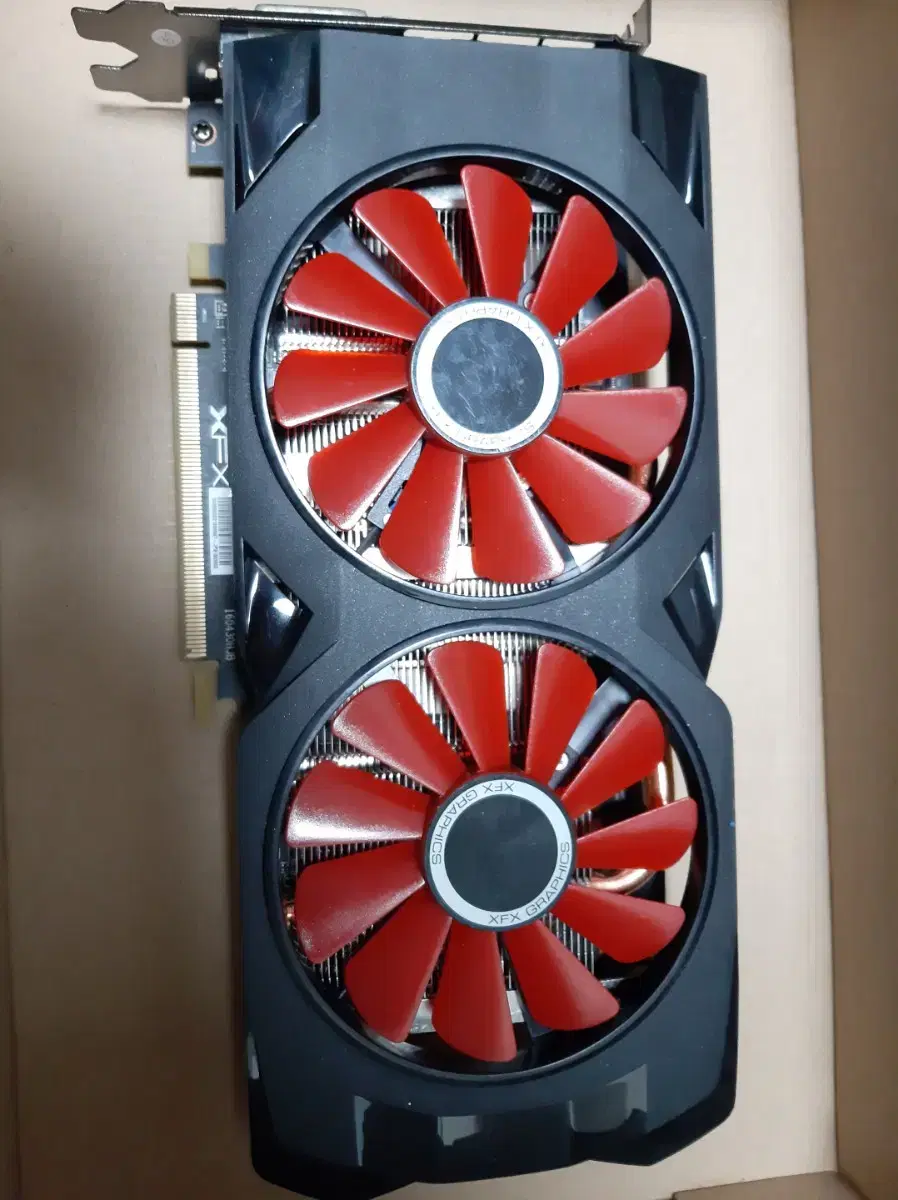 그래픽 카드 rx 570 8gb 팝니다