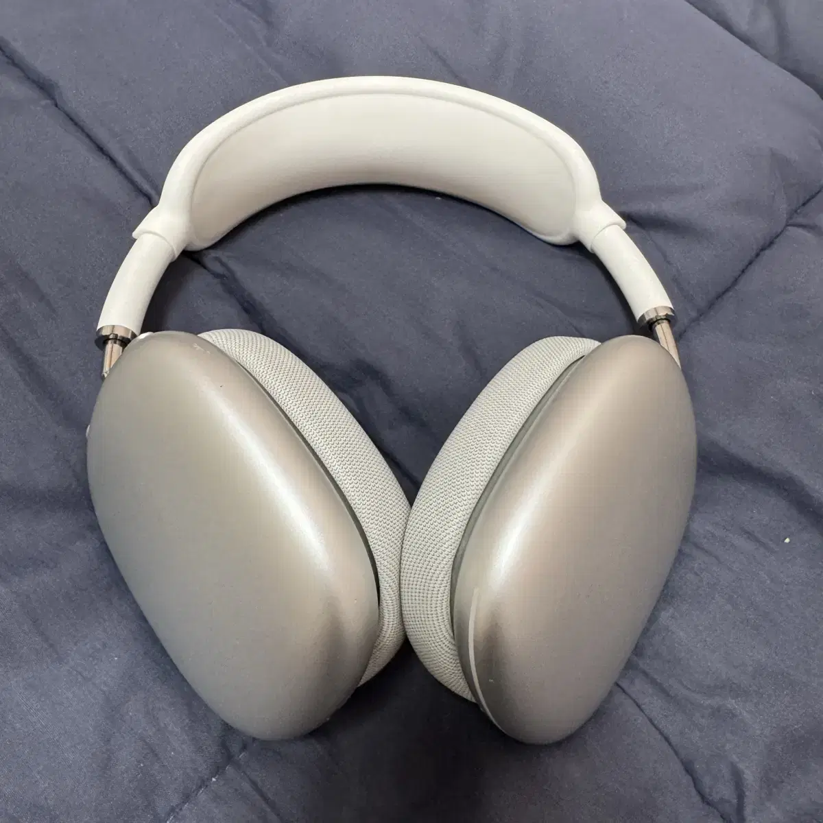 Airpods Max Silver for sale (still under warranty)