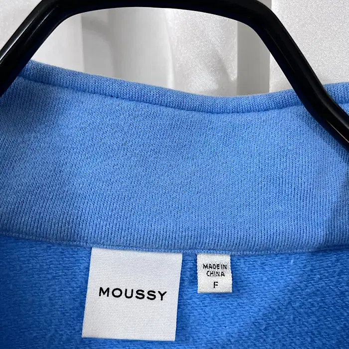 moussy 크롭 탑