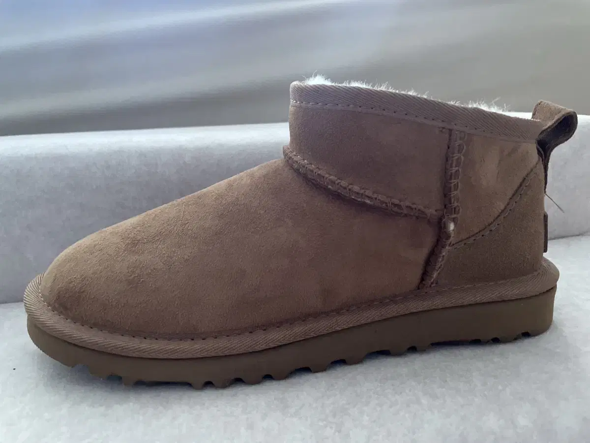 UGG Classic Mini 225