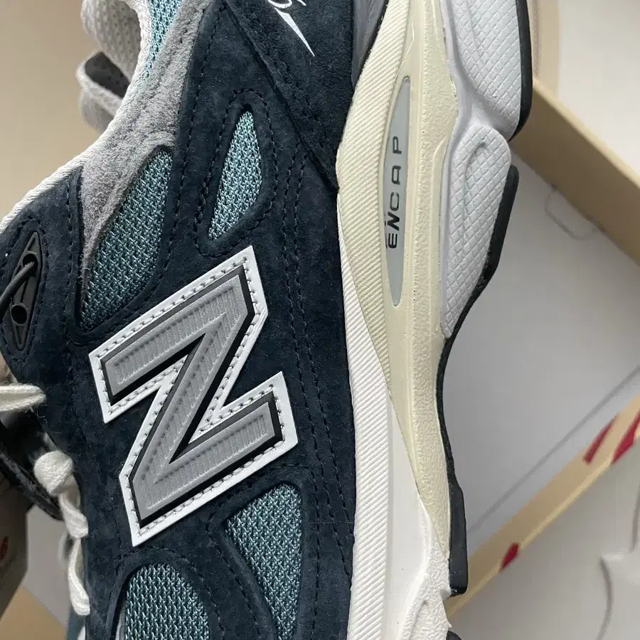 (새상품) 뉴발란스 990v3 테디 산티스 콜라보 275 size